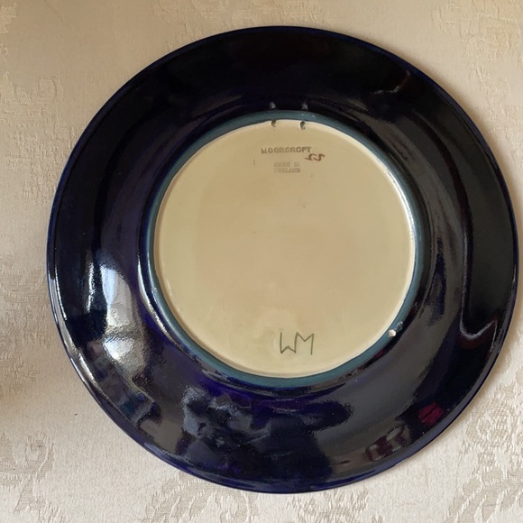 Rare Moorcroft Blue Finches English decorative art pottery plate, signed, 1991 - Picture 5 of 9
